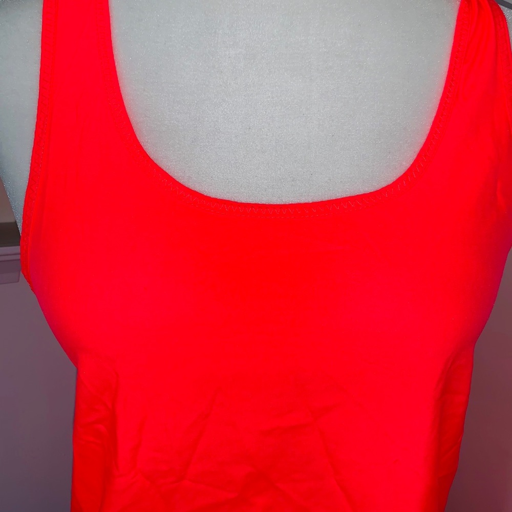 Woman’s top - Picture 2 of 8